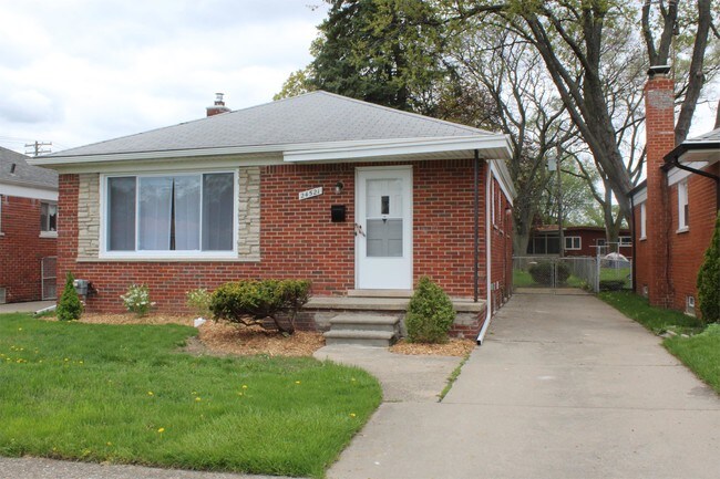 Primary Photo - 24521 Phlox Ave