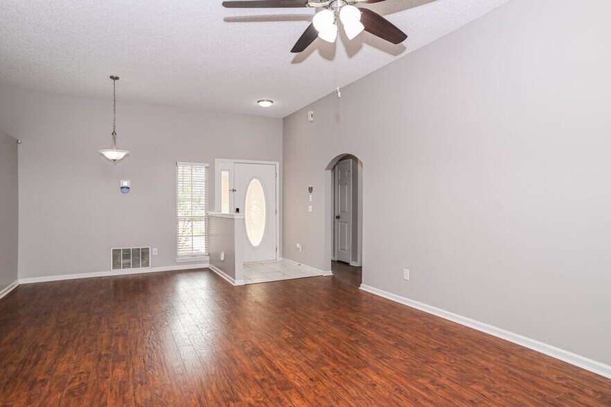 Building Photo - 8237 Abbeyfield Dr