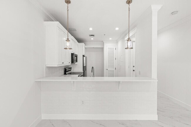 Building Photo - 47 SW Osceola St