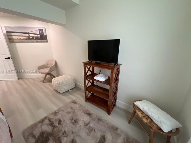 Building Photo - 503 Jackson Ave