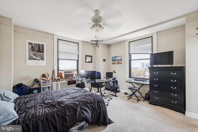 Building Photo - 2031 Locust St