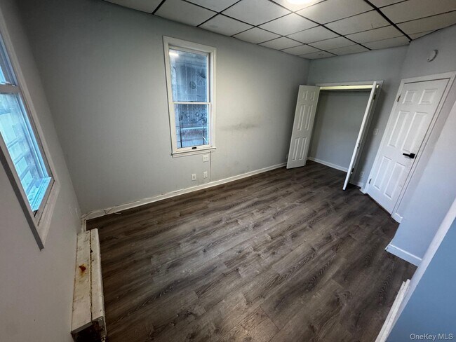 Building Photo - 157 Linden St