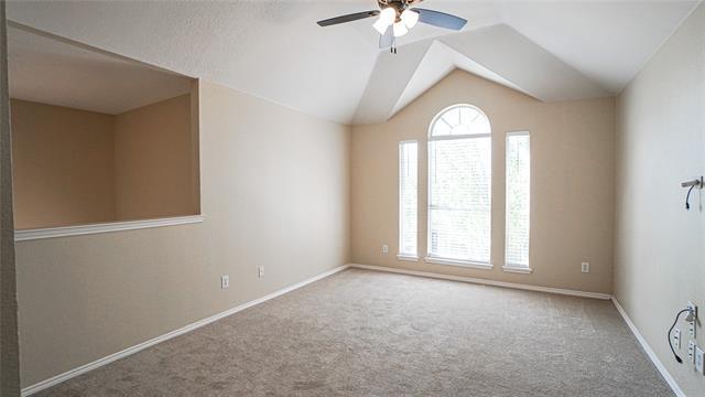 Building Photo - 2060 Garden Crest Dr