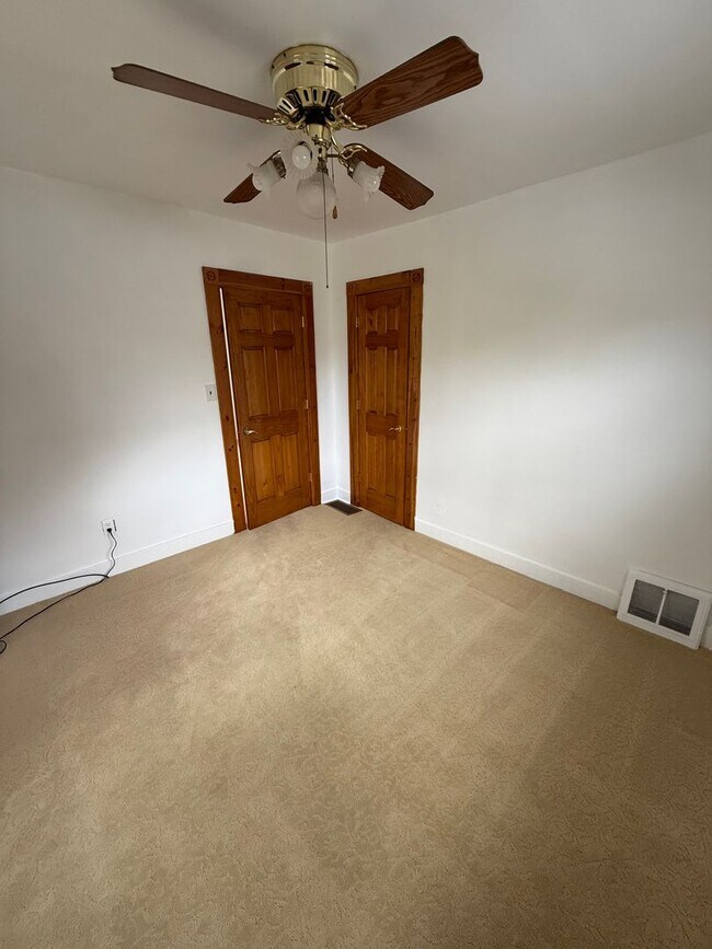 Building Photo - 3 Bed 1 Bath