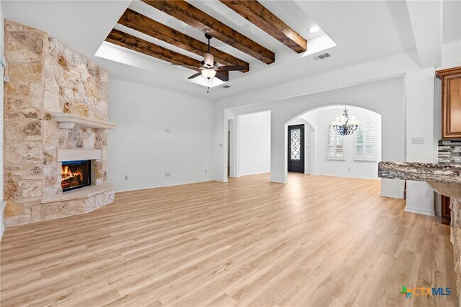Building Photo - 1010 Woodland Bend Cir