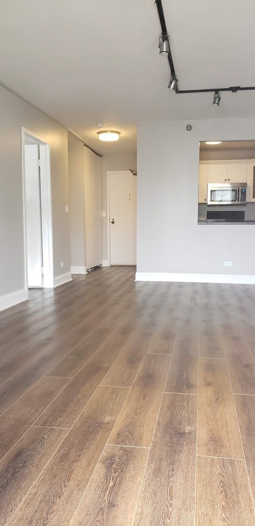 Building Photo - 1212N N La Salle Dr