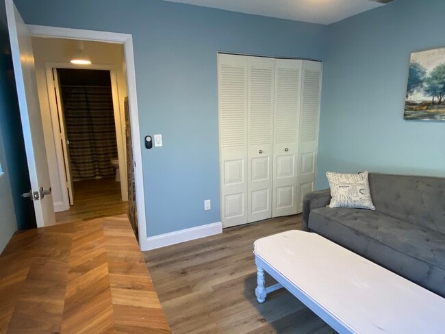 Building Photo - 1781 SE Linpark Ct