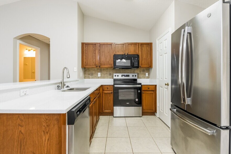 Building Photo - 617 Willow Run St