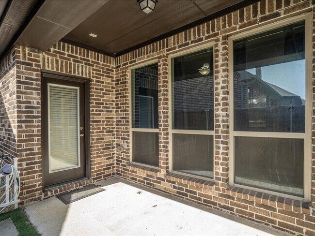Building Photo - 1105 Dame Carol Wy