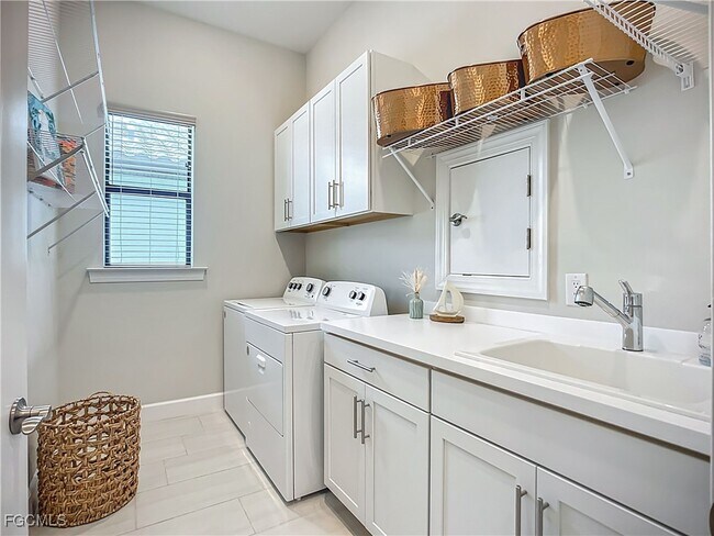 Building Photo - 2126 Yellowfin Cir