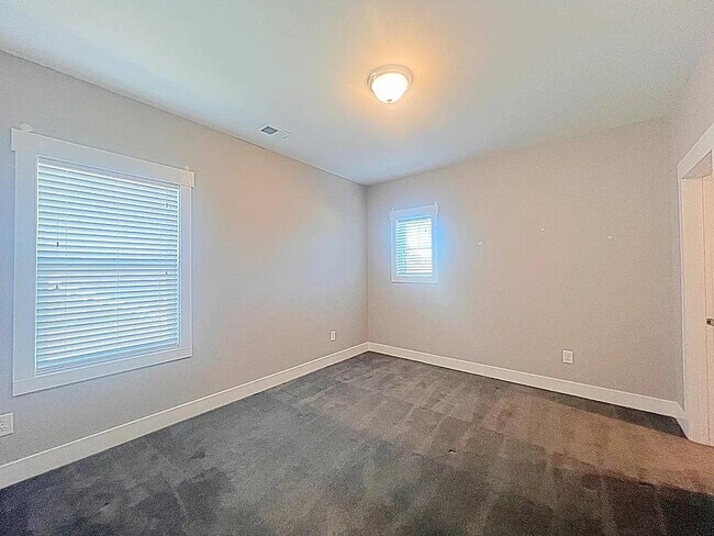 Building Photo - 213 Bank Swallow Wy