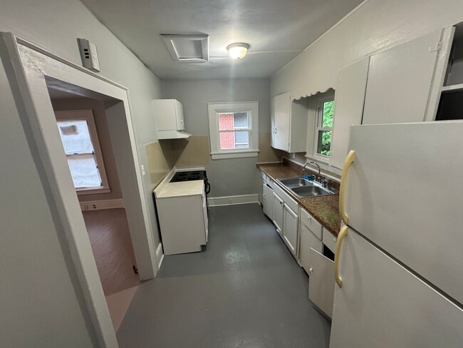 Building Photo - 2 Bedroom House Near Rocky Mount Middle Sc...