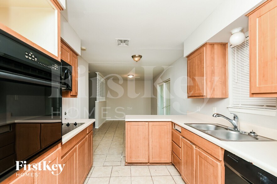 Building Photo - 918 Kerry St