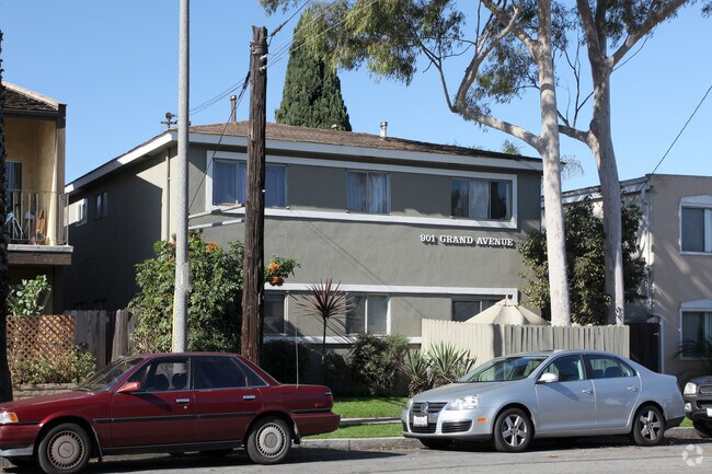 Primary Photo - 901 Grand Ave