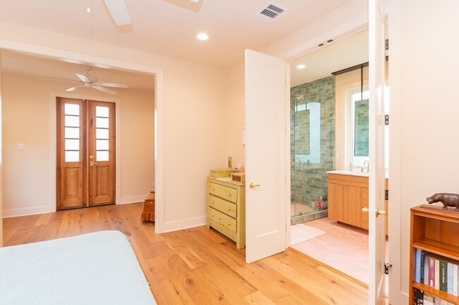 Building Photo - CHARMING, MODERN, CUSTOM HOME IN MID-CITY FOR RENT