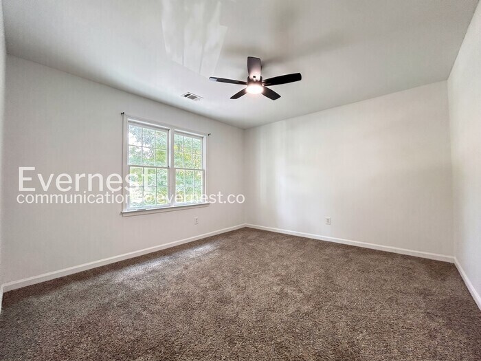 Building Photo - 5950 Henley Dr