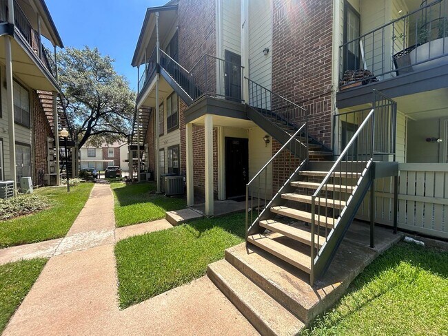 Building Photo - 5981 Arapaho Rd