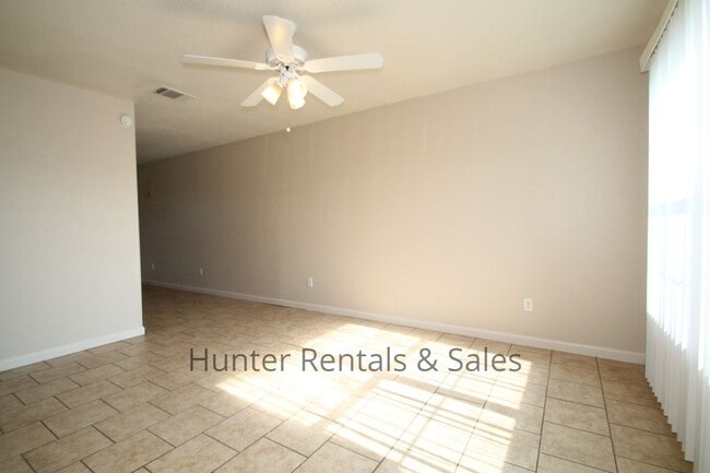 Building Photo - Aztec Trace!