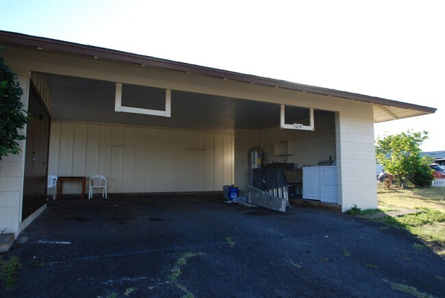 Building Photo - 1219-1219 Kuokoa St