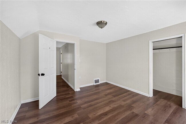 Building Photo - 505 Brown St