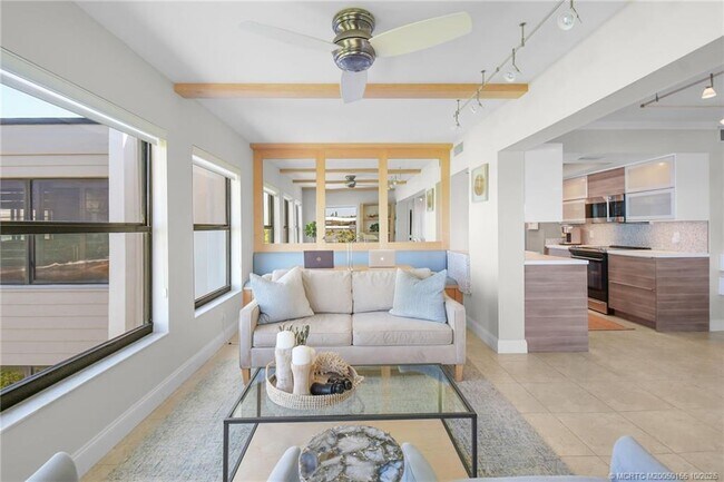 Building Photo - 1289 NE Ocean Blvd