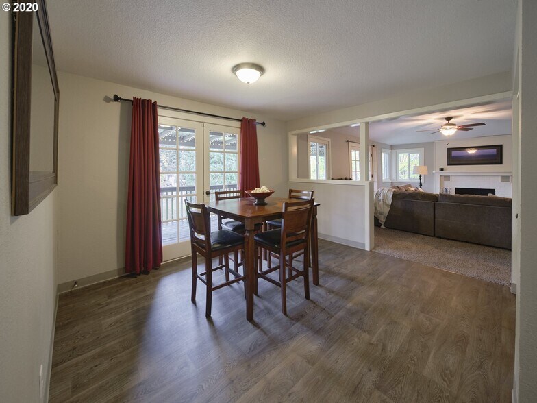 Dinning Room - 3205 E 17th St