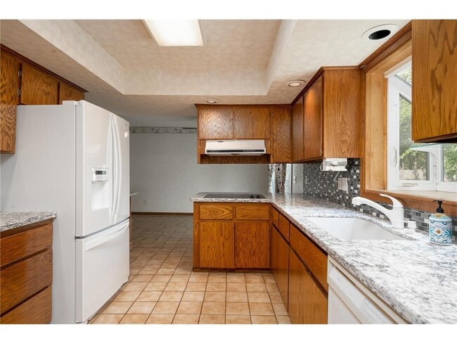 Building Photo - 3620 Saratoga Ln N