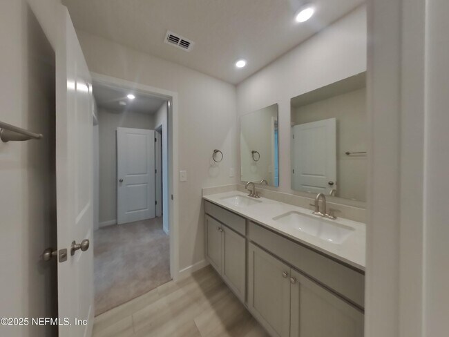 Building Photo - 14918 Macadamia Ln