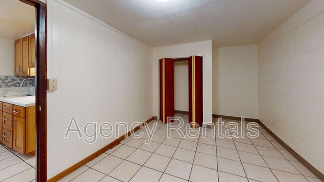 Building Photo - 1145 Ukana St