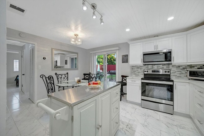 Building Photo - 4213 E Yukon St