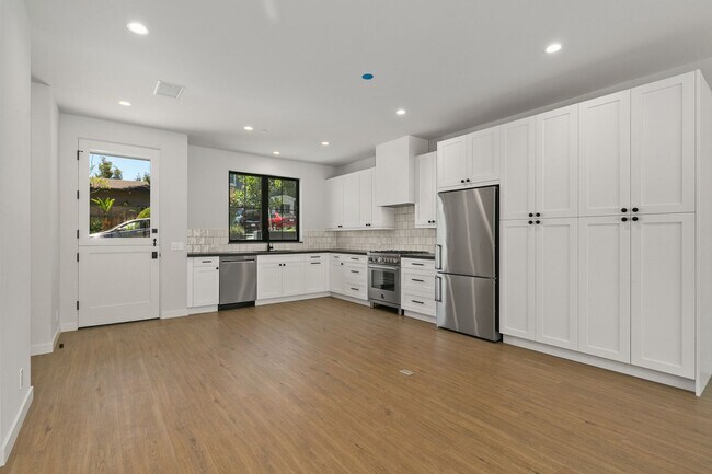 Building Photo - 28832 Shady Pl