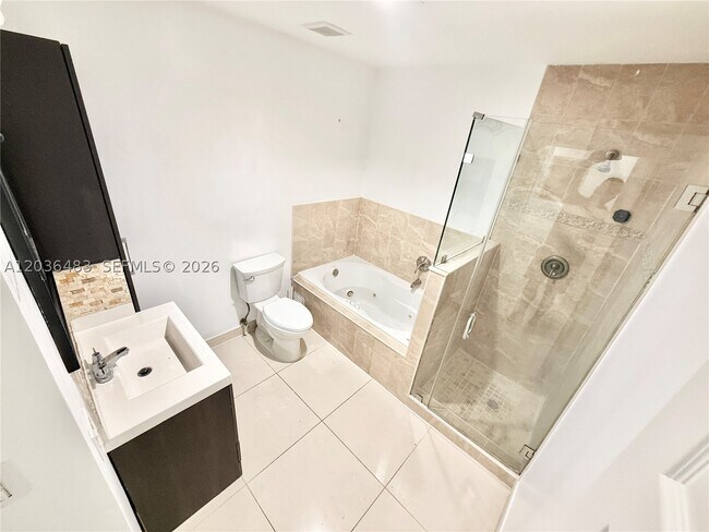 Building Photo - 1272 NE 145th St