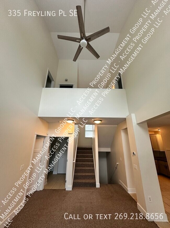 Building Photo - 335 Freyling Pl SE
