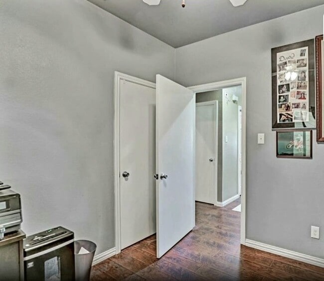 Building Photo - 209 Piccadilly Cir