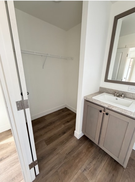 Building Photo - 3601 E Wyoming Ave