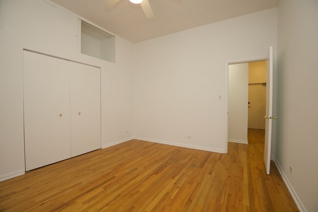 Building Photo - 2464 N Geneva Terrace