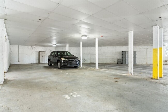 Building Photo - 24 S Bulfinch St