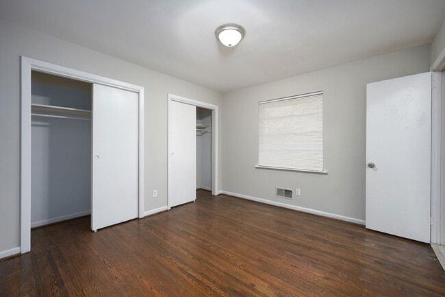 Building Photo - Newly renovated, spacious and versatile house waiting to be a home!