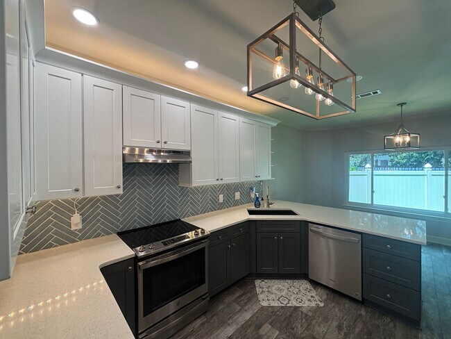 Building Photo - 826 Boulevard of the Champions