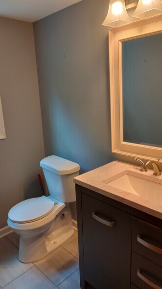 Building Photo - 203 Heidinger Dr