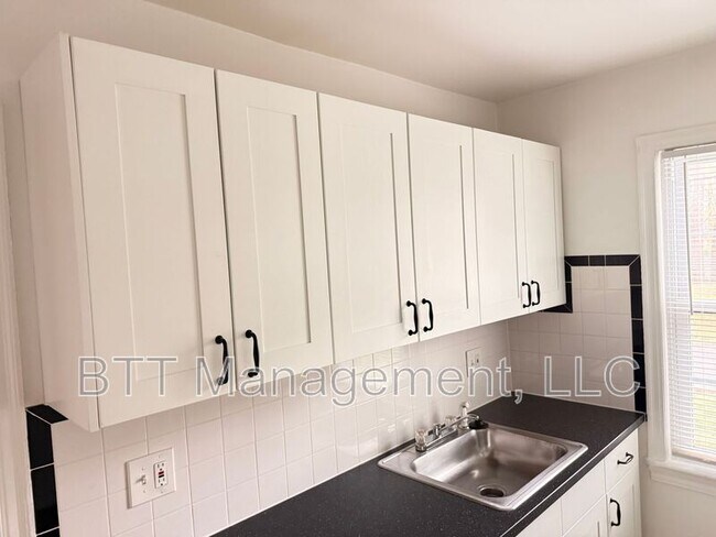 Building Photo - 8401 Greenwood Ave