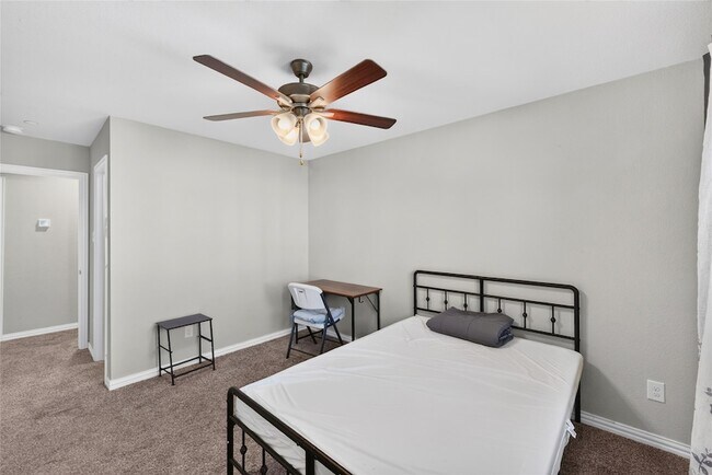 Building Photo - 3533 Cricket Dr