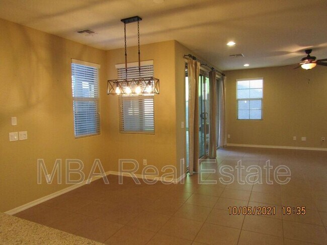 Building Photo - 863 S Annie Ln