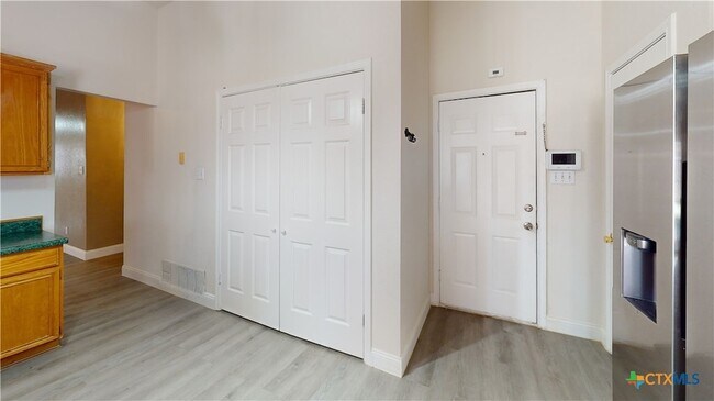 Building Photo - 4205 Bluestem Ln