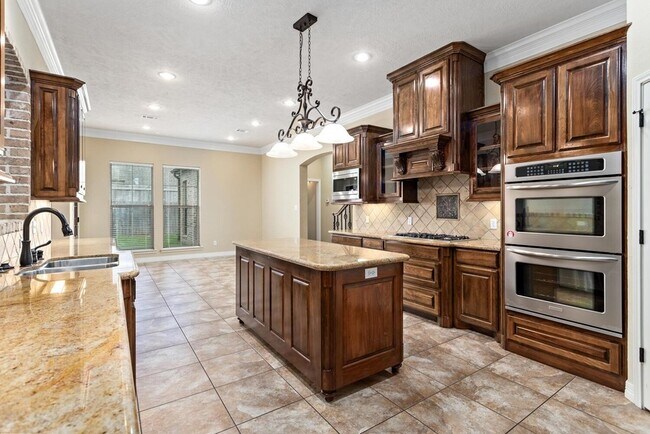 Building Photo - 3525 Windrose Dr