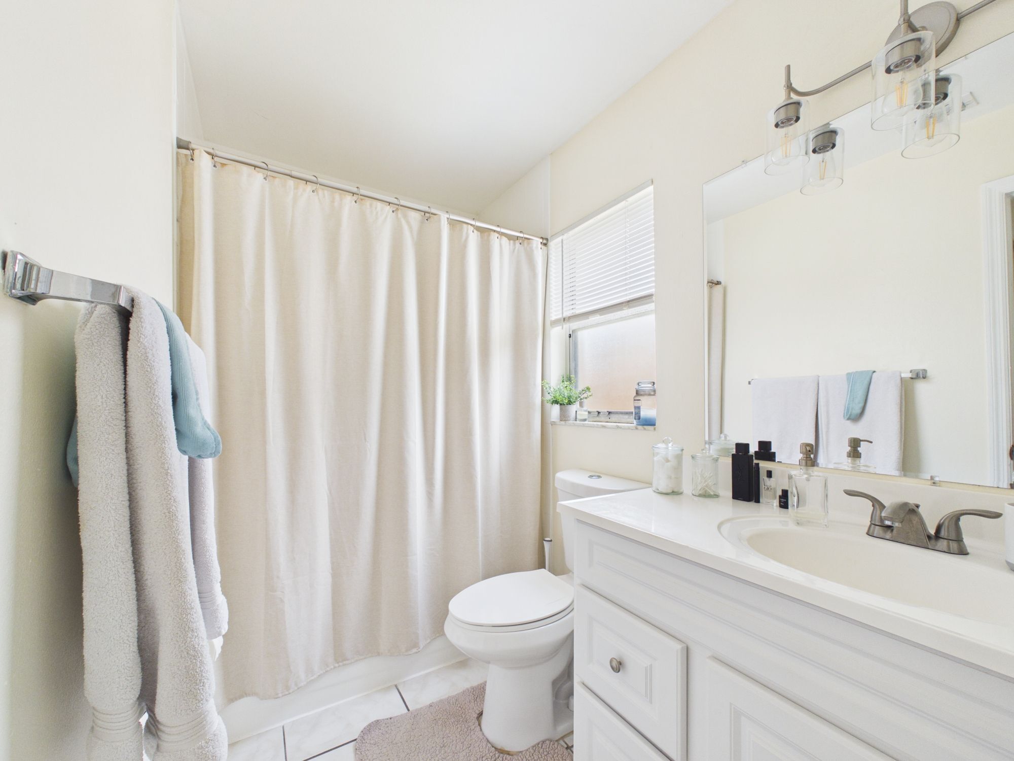 Bathroom - 1411 E 109th Ave