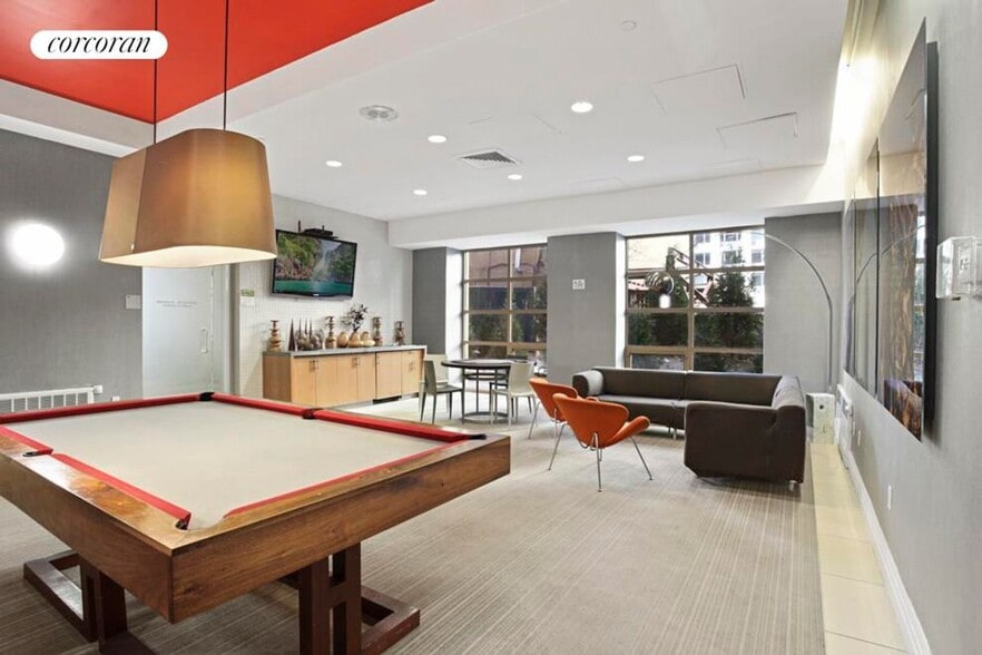 Building Photo - 41-34 Crescent Street 6E