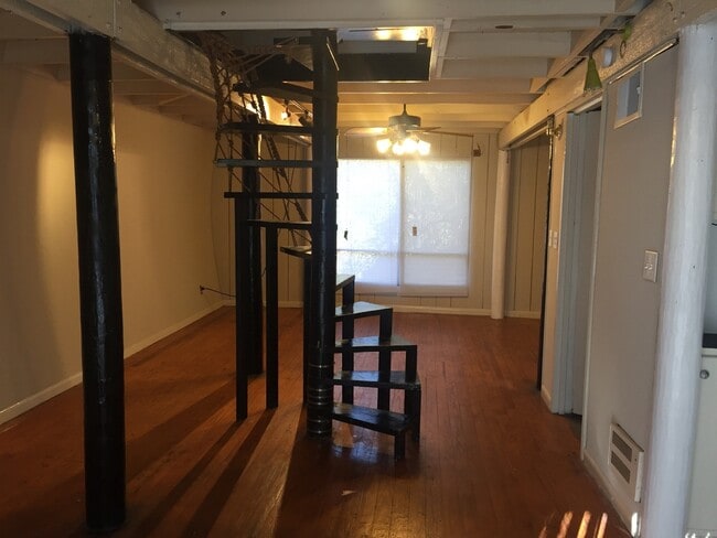 Building Photo - Unique & Affordable 2 Bedroom on Eastside ...
