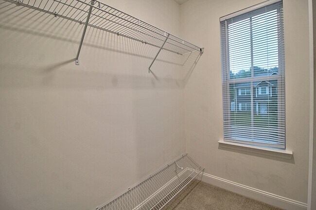 Building Photo - 432 Fairview Cir