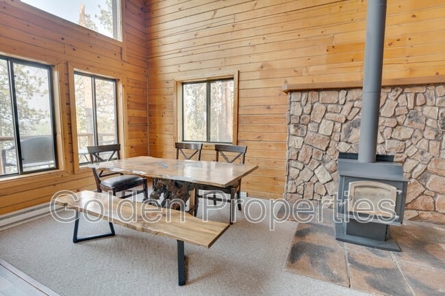 Building Photo - 11590 W Riverview Dr
